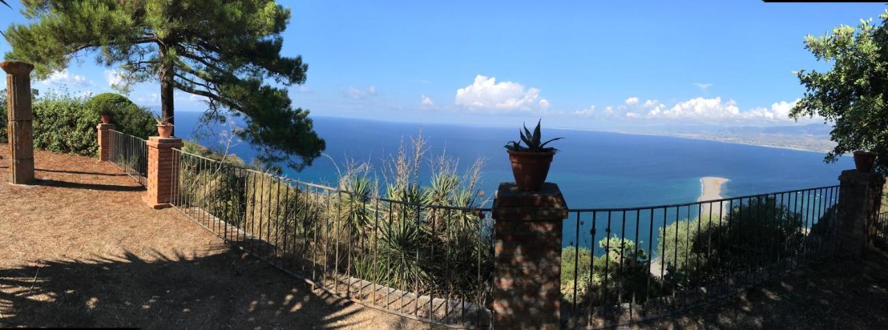 A Casa Di Peppino Villa Greco Tindari Luaran gambar